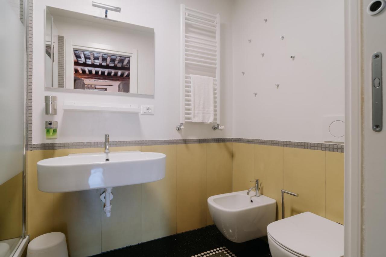 Le Stanze Del Piccadilly Vandrarhem Genua Exteriör bild