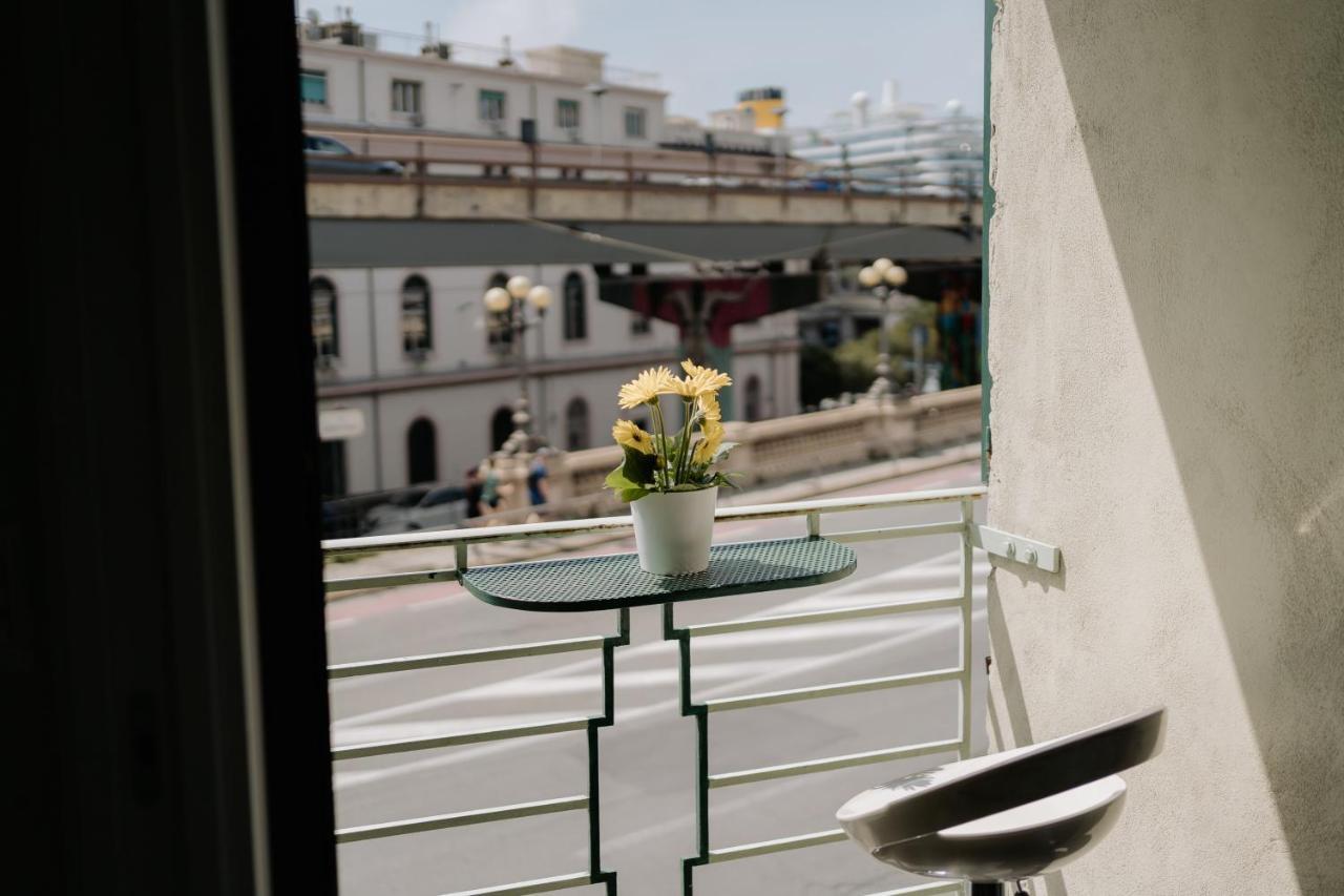 Le Stanze Del Piccadilly Vandrarhem Genua Exteriör bild